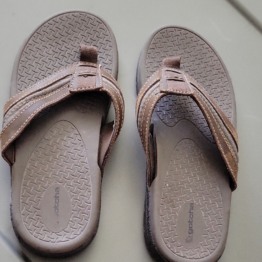 Brown Flip-Flop Sandals with Textured Sole and Thong Straps
